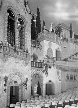 Auditorium in 1929, courtesy Cinema Treasures user <i>dallasmovietheaters</i> (JPG)