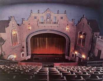 Auditorium, courtesy Cinema Treasures user <i>Jack Oberleitner</i> (JPG)