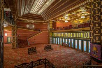 Alameda Theatre, San Francisco Bay Area: Lobby from side stair