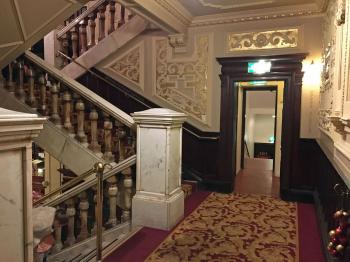 King’s Theatre, Edinburgh, United Kingdom: outside London: Stairs between Lobby and Grand Circle bar