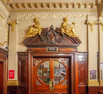 King’s Theatre, Edinburgh, United Kingdom: outside London: Grand Circle Bar Doors