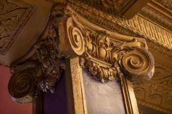 Riviera Theatre, Chicago, Chicago: Pillar Closeup