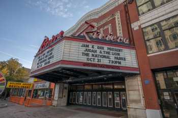 Riviera Theatre, Chicago, Chicago: Façade