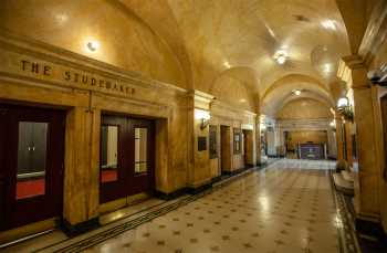 Studebaker Theater, Chicago, Chicago: Building Lobby