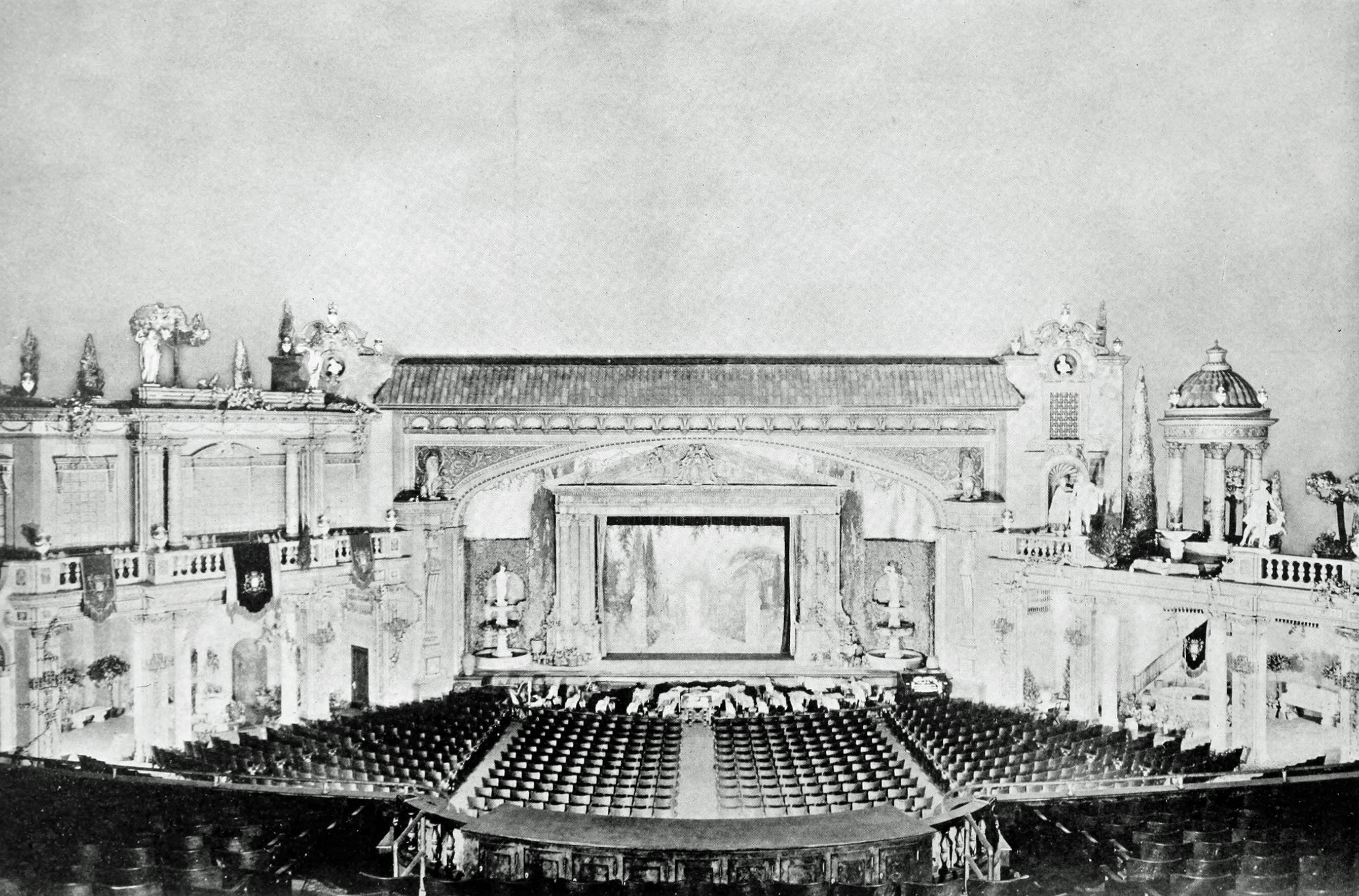 Auditorium of Capitol Theatre, Chicago, with ceiling treated as open sky. Note the dissimilarity in design of the left and right side walls.