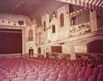 Auditorium right sidewall, courtesy Cinema Treasures user AvonDescendant3 (JPG)