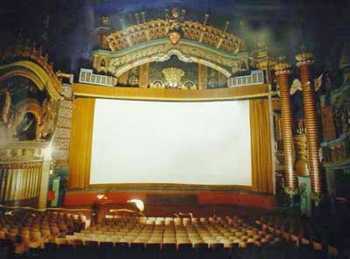 Auditorium, courtesy Cinema Treasures user <i>kinospoter</i> (JPG)