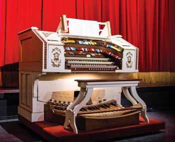 Palace Theatre: The Kilgen organ console, courtesy <i>Canton Palace Theatre</i> (JPG)