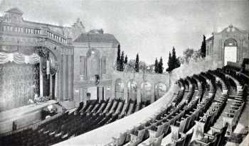 Auditorium circa 1927, courtesy Cinema Treasures user <i>CharmaineZoe</i>