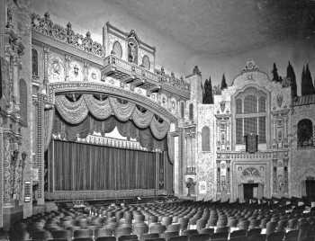 Auditorium in the late 1920s, courtesy <i>Graeme McBain</i> (JPG)