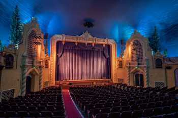 7th Street Theatre, Hoquiam, Pacific Northwest: Auditorium from cross-aisle