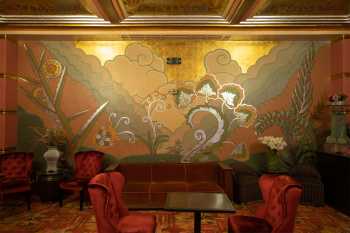 Alameda Theatre: Lobby Lounge area