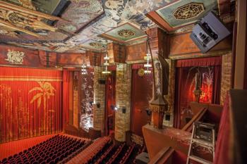 TCL Chinese Theatre, Hollywood: House Right from Grauman’s Box
