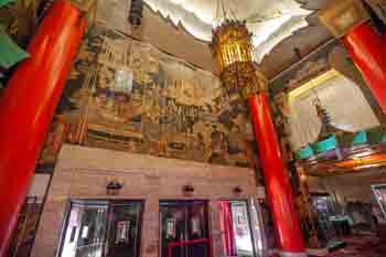 TCL Chinese Theatre, Hollywood: Lobby from House Right
