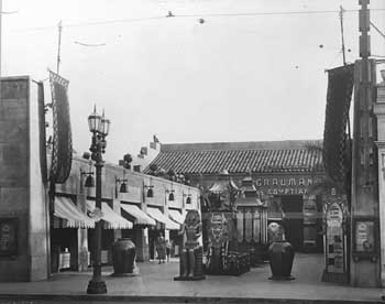 1924 view of the forecourt, courtesy Los Angeles Public Library; the prop elehpant was advertising the 1924 movie “The Thief of Bagdad” (JPG)