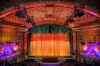 El Capitan Theatre, Hollywood: Stage from Balcony for Mary Poppins Returns