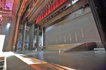 El Capitan Theatre, Hollywood: Stage from Footlights