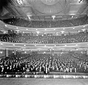 The first night audience for “Show Boat” at the Empire Theatre on 1st October 1928, following the major remodeling by W. and T.R. Milburn (JPG)