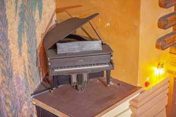 Visalia Fox Theatre: Remotely-Controlled Piano From Balcony