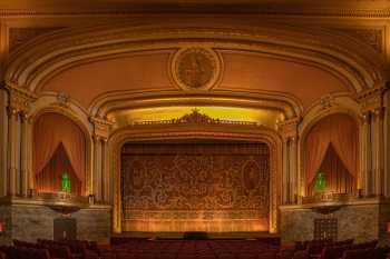 Grand Lake Theatre, Oakland: Auditorium (perspective corrected)