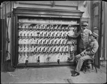 Stage lighting switchboard photographed in 1903 by the Byron Company and held by the Museum of the City of New York (JPG)