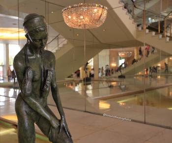 Los Angeles Music Center: Lobby Sculpture