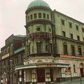 Exterior of the theatre just prior to closure in 1969, photographed by Richard Roper (JPG)