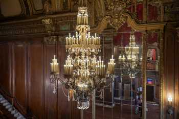 Midland Theatre, Kansas City, American Midwest (outside Chicago): Lobby Chandelier Closeup