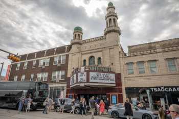 Oriental Theatre, Milwaukee, American Midwest (outside Chicago): Exterior