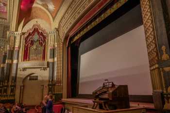 Oriental Theatre, Milwaukee, American Midwest (outside Chicago): Stage and Organ Console