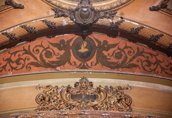 Palace Theatre, Los Angeles: Plaster and paintwork above Proscenium Arch from center
