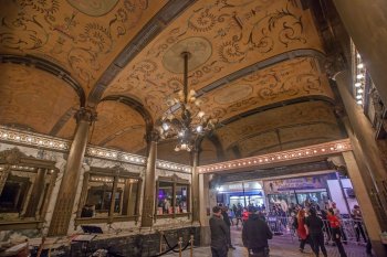 Palace Theatre, Los Angeles: Entrance Lobby at Night On Broadway 2018
