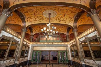 Palace Theatre, Los Angeles: Entrance Lobby from front