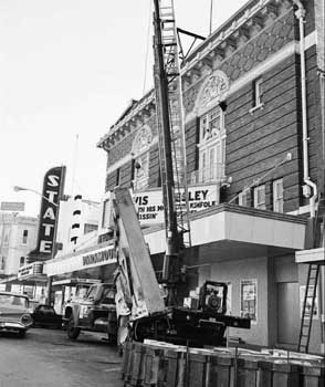 Removal of “Paramount” Vertical Sign in 1974, courtesy Austin American-Statesman Negative Collection (JPG)