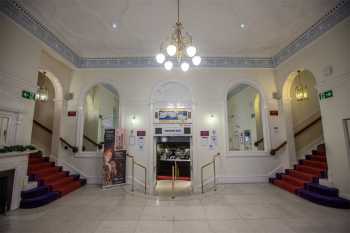 Royal Lyceum Theatre Edinburgh: Lobby Center