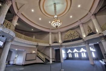 Saban Theatre, Beverly Hills: Lobby