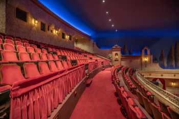 Stefanie H. Weill Center for the Performing Arts, Sheboygan, American Midwest (outside Chicago): Balcony cross aisle