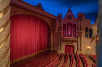 Stefanie H. Weill Center for the Performing Arts, Sheboygan, American Midwest (outside Chicago): Auditorium from House Left stairway