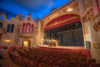 Stefanie H. Weill Center for the Performing Arts, Sheboygan, American Midwest (outside Chicago): Orchestra from front House Right