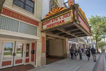 Stefanie H. Weill Center for the Performing Arts, Sheboygan, American Midwest (outside Chicago): Sidewalk under marquee