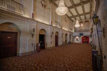 Stefanie H. Weill Center for the Performing Arts, Sheboygan, American Midwest (outside Chicago): Main Lobby from Entrance