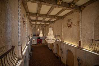 Stefanie H. Weill Center for the Performing Arts, Sheboygan, American Midwest (outside Chicago): Upper level of main lobby from entrance