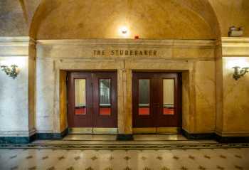 Studebaker Theater, Chicago: Building Lobby