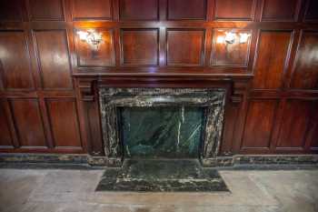 Tower Theatre, Los Angeles: Lounge Fireplace