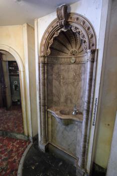 Tower Theatre, Los Angeles: Water Fountain