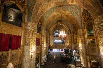 The United Theater on Broadway, Los Angeles: Main Lobby from Mezzanine level