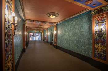 Uptown Theater, Kansas City, American Midwest (outside Chicago): Entrance Corridor