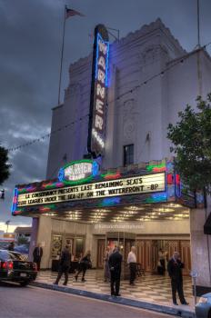 Warner Grand, San Pedro: Exterior on Movie Night