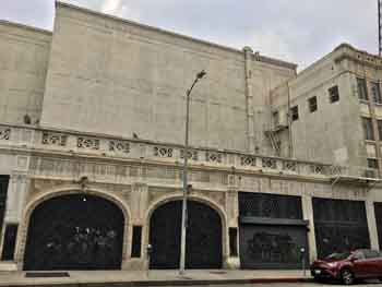 Hollywood Warner Theatre: West façade on Wilcox Ave