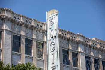 Hollywood Warner Theatre: Vertical Sign Closeup